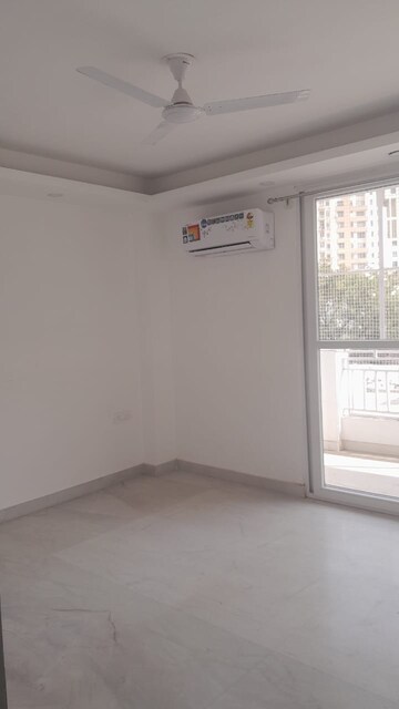 Room in 4 BHK Builder Floor at Unitech South City II, Sector 50 – for Rent