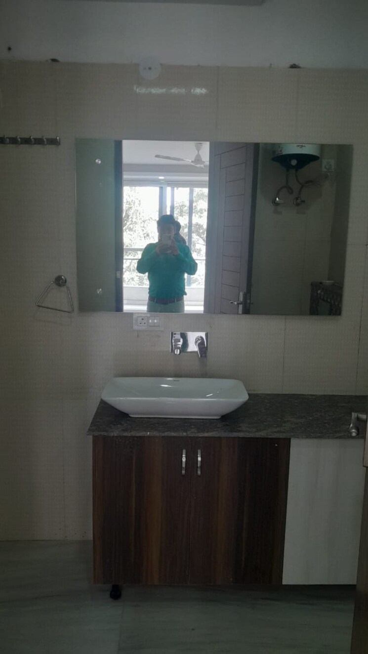 Bathroom, unitech-south-city-ii 4 Bedroom 2100 Sq.Ft. Builder Floor In Sector 50 Gurgaon 9781392