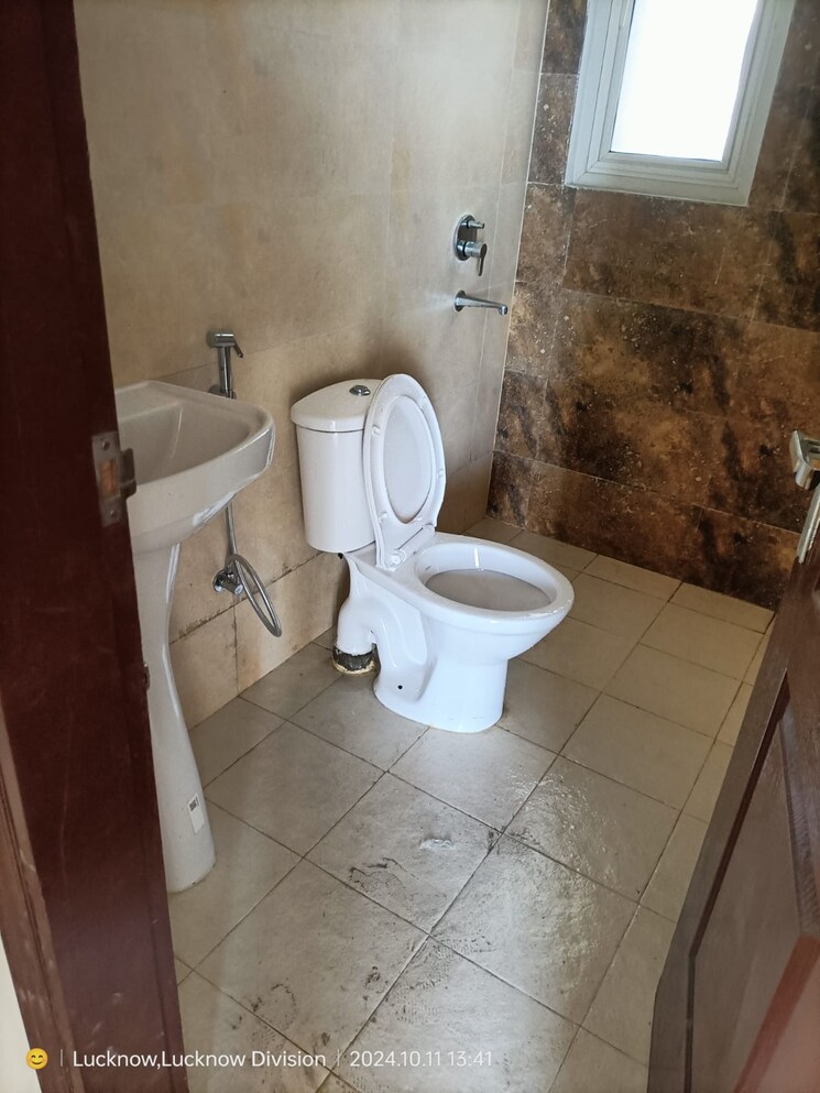 Bathroom, omaxe-waterscapes 3.5 Bedroom 1840 Sq.Ft. Apartment In Gomti Nagar Lucknow 9781412