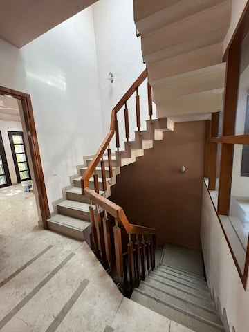 Balcony in 5 BHK Villa at Vipul Tatvam Villas, Sector 48 – for Rent