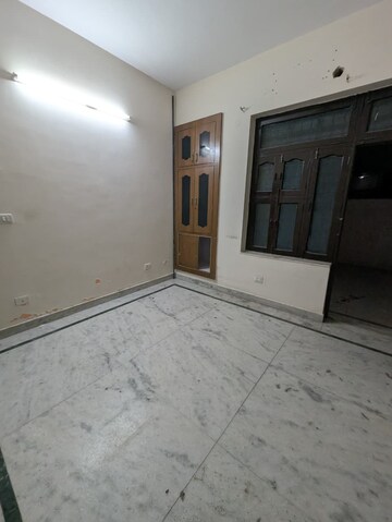 Room in 2 BHK Builder Floor at Palam Vihar – for Rent