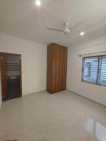 Room in 2 BHK Builder Floor at DSR Divine, New Thippasandra – for Rent