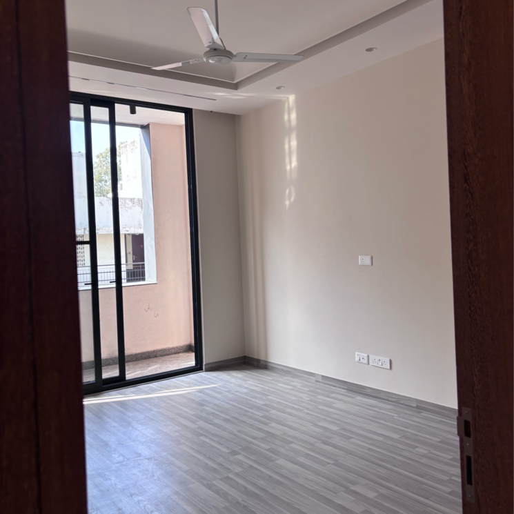 Room, hauz khas 3 Bedroom 200 Sq.Yd. Builder Floor In Hauz Khas Delhi 9781665