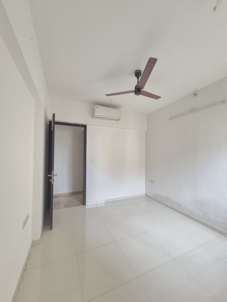 Room, lodha-splendora 3 Bedroom 1124 Sq.Ft. Apartment In Ghodbunder Road Thane 9781680