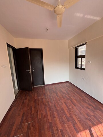 Room in 2 BHK Apartment at Lake Primrose, Powai – for Rent