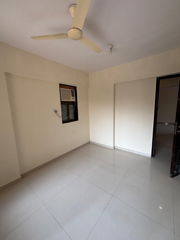 Room, lake-primrose 2 Bedroom 970 Sq.Ft. Apartment In Powai Mumbai 9781705