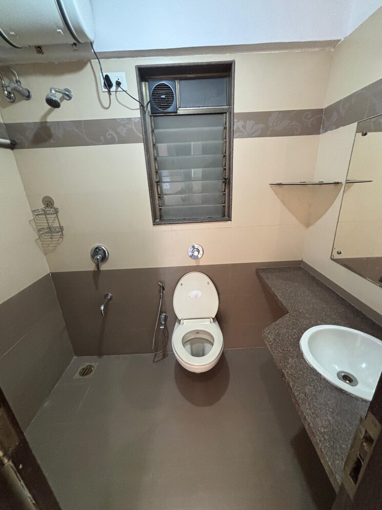 Master Bedroom, lake-primrose 2 Bedroom 970 Sq.Ft. Apartment In Powai Mumbai 9781705