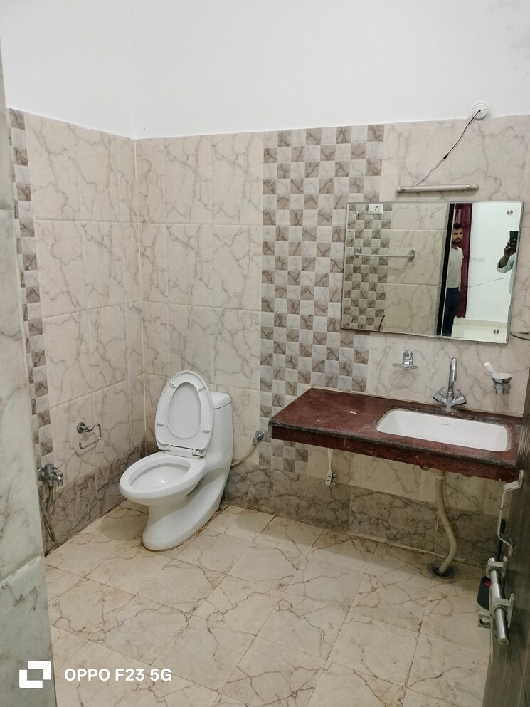 Bathroom, gomti nagar 3 Bedroom 3050 Sq.Ft. Builder Floor In Gomti Nagar Lucknow 9781740