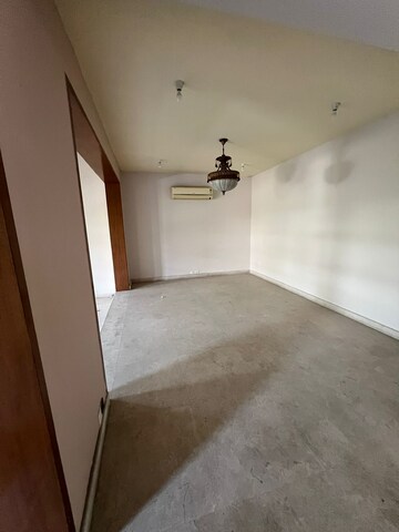 Room in 5 BHK Villa at Vipul Tatvam Villas, Sector 48 – for Rent