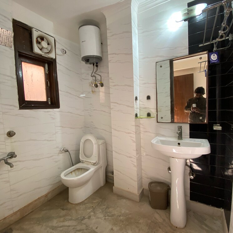 Bathroom, chattarpur 3 Bedroom 1400 Sq.Ft. Builder Floor In Chattarpur Delhi 9781759
