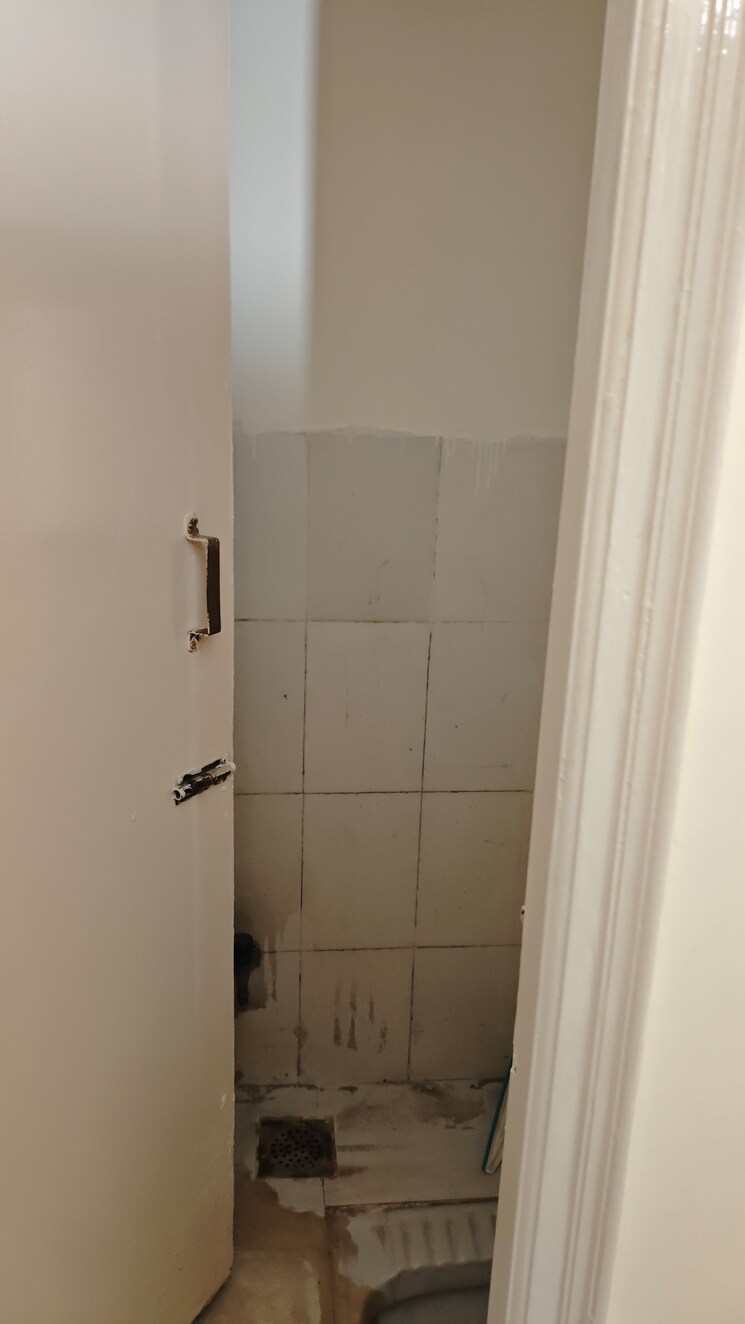 Bathroom, shiv-sai-ozone-park 3 Bedroom 1795 Sq.Ft. Apartment In Sector 86 Faridabad 9781763