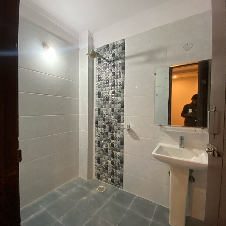 Bathroom, chattarpur 2 Bedroom 1000 Sq.Ft. Builder Floor In Chattarpur Delhi 9781766