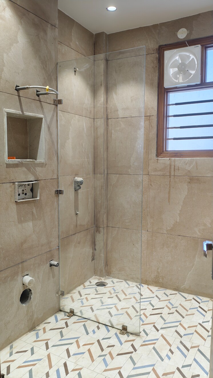 Bathroom, parklands 4 Bedroom 250 Sq.Yd. Builder Floor In Sector 85 Faridabad 9781770