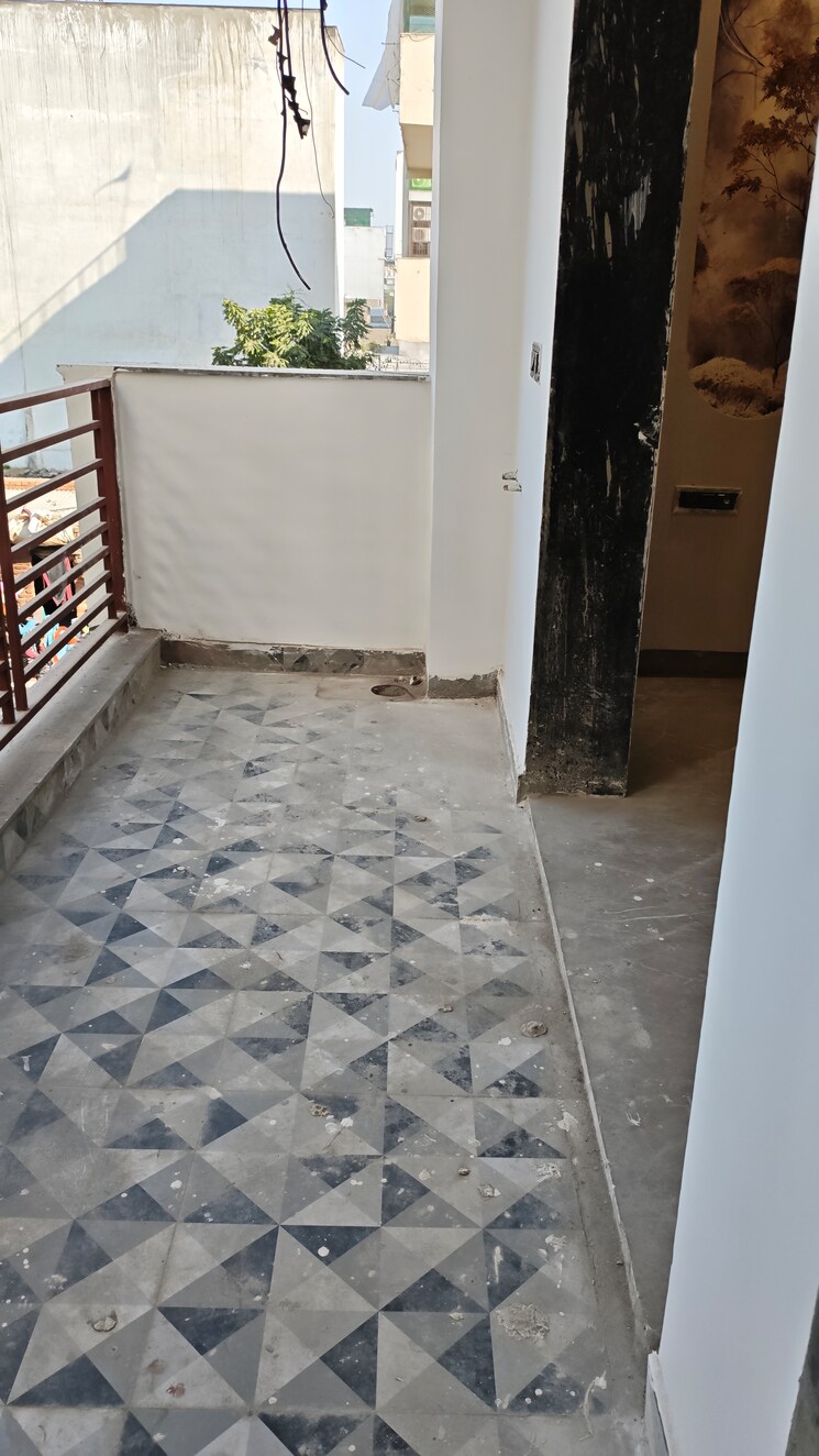 Balcony, parklands 4 Bedroom 250 Sq.Yd. Builder Floor In Sector 85 Faridabad 9781770