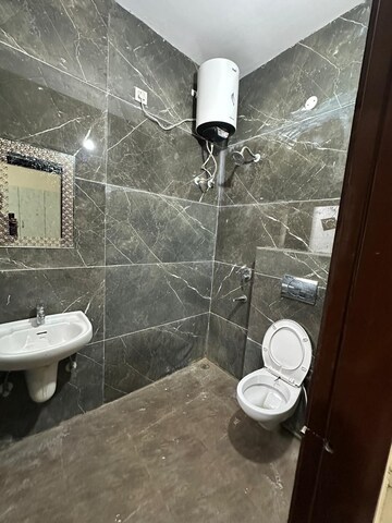 Bathroom in 3 BHK Apartment at LudhianA-Chandigarh Hwy – for Rent