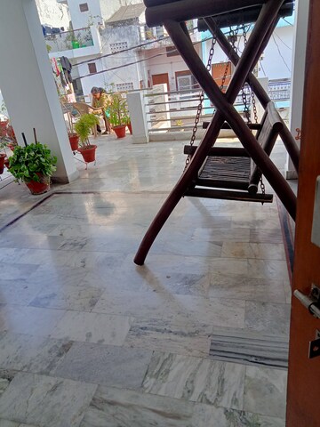 1 RK Villa For Rent in Aliganj