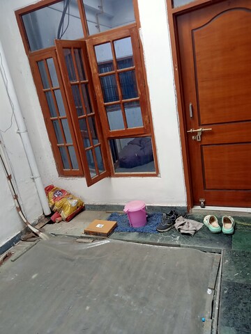 Bedroom in 1 RK Villa at Aliganj – for Rent