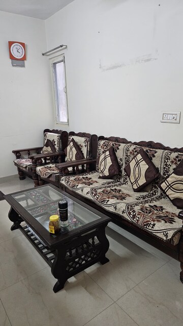 Living Room in 1.5 BHK Builder Floor at RWA Apartments Sector 52, Sector 52 – for Rent