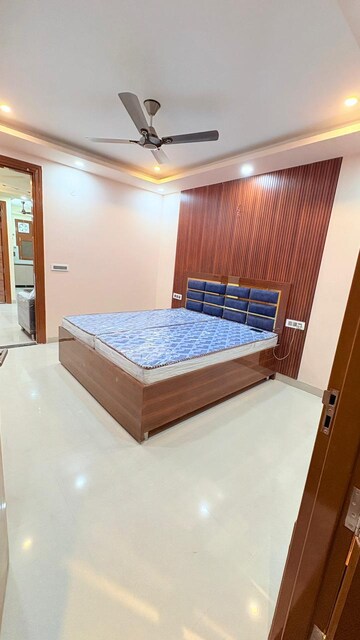 Bedroom in 2 BHK Builder Floor at Ameya One, Sector 42 – for Rent