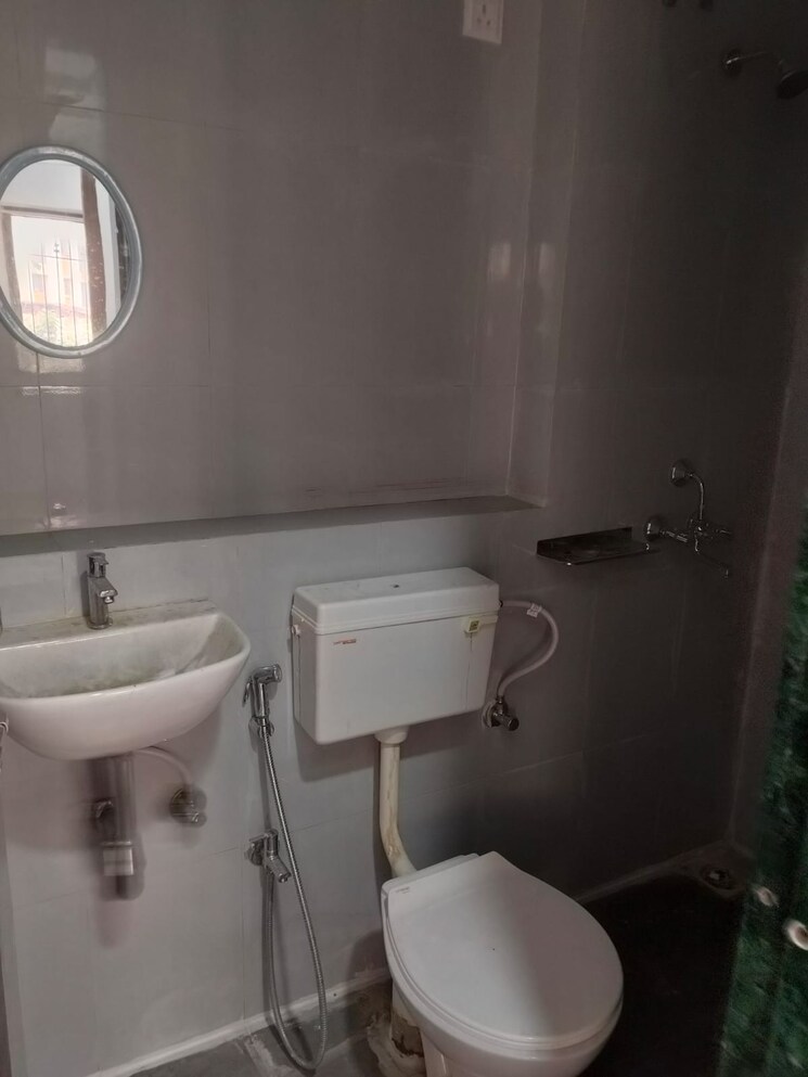 Bathroom, highland-pearl 1 Bedroom 450 Sq.Ft. Apartment In Thane West Thane 9782128