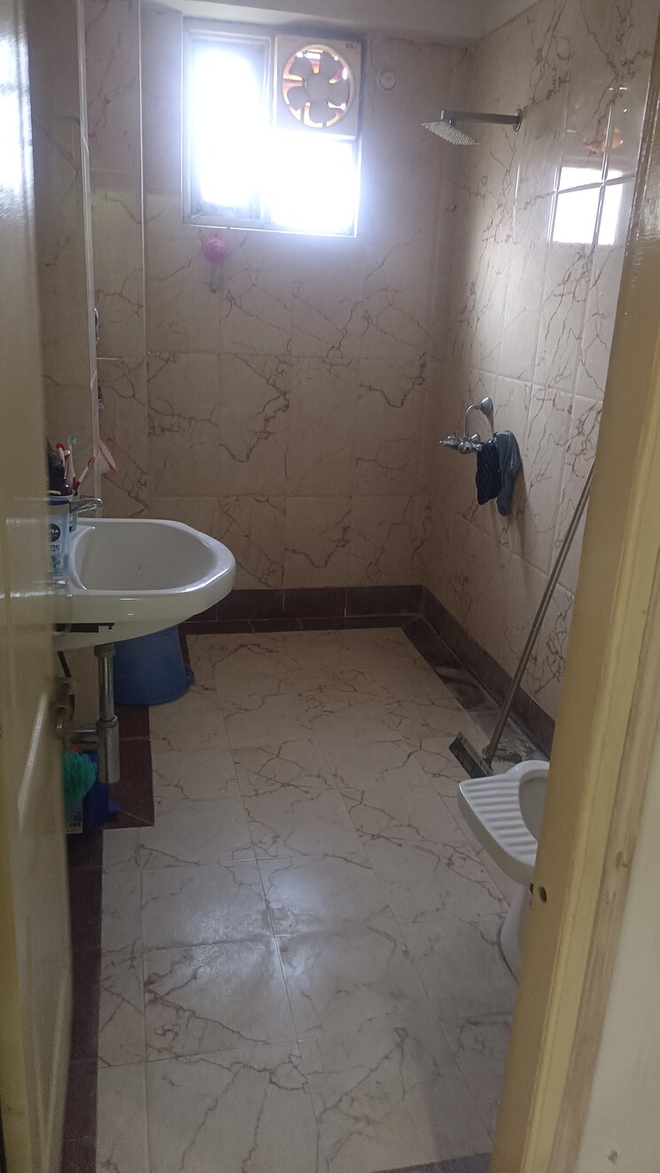 Attached Bathroom, indira nagar 2 Bedroom 1200 Sq.Ft. Apartment In Indira Nagar Lucknow 9782187