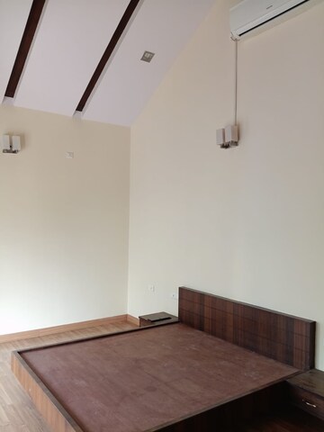 Room in 3 BHK Builder Floor at Basaveshwara Nagar – for Rent