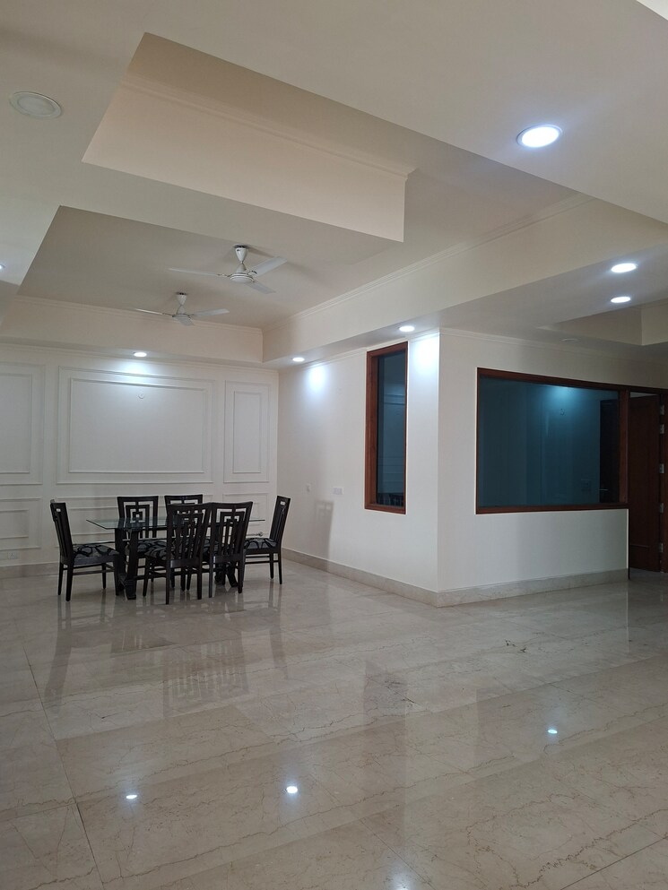 undefined, sector 105 4 Bedroom 450 Sq.Mt. Independent House In Sector 105 Noida 9782388