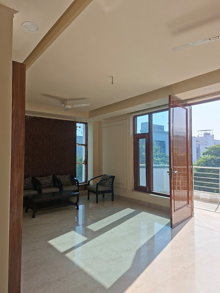 undefined, sector 105 4 Bedroom 450 Sq.Mt. Independent House In Sector 105 Noida 9782388