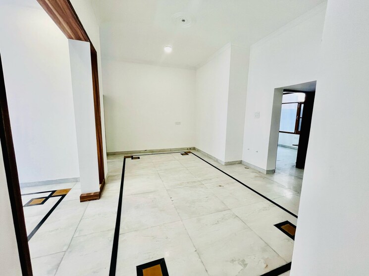 Room, dhakoli 5 Bedroom 128 Sq.Yd. Builder Floor In Dhakoli Zirakpur 9782442