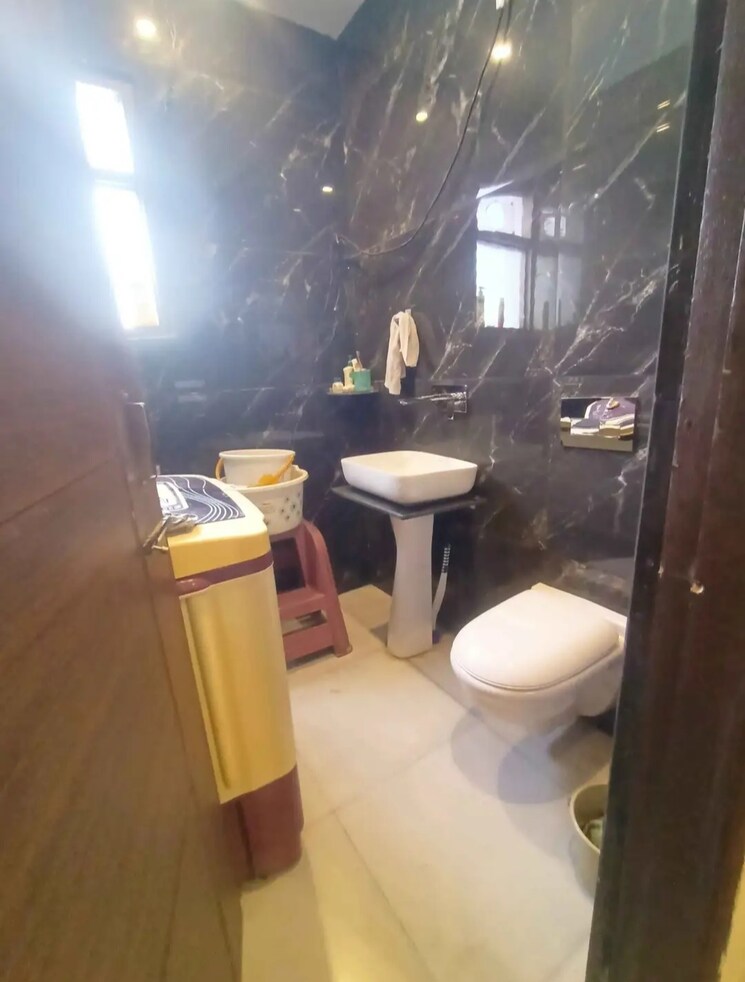 Bathroom, pir machalla 3 Bedroom 1350 Sq.Ft. Apartment In Pir Machalla Zirakpur 9782451