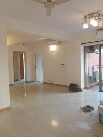 Room in 3 BHK Apartment at Central Park I, Sector 42 – for Rent