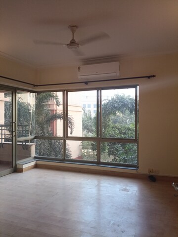 Room in 3 BHK Apartment at Central Park I, Sector 42 – for Rent