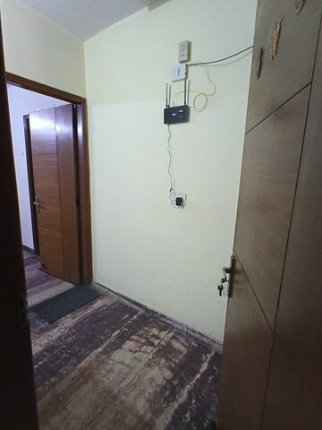 Furnished Amenities in 2 BHK Builder Floor at Nirman Vihar – for Rent