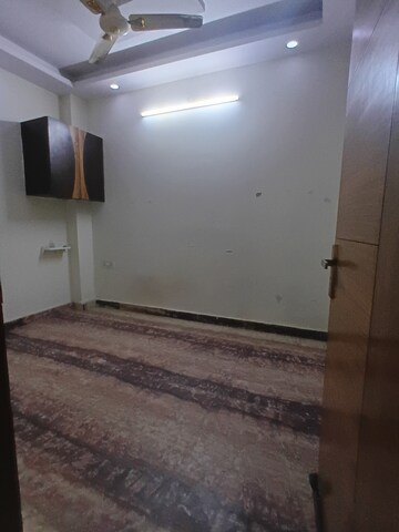 Furnished Amenities in 2 BHK Builder Floor at Nirman Vihar – for Rent