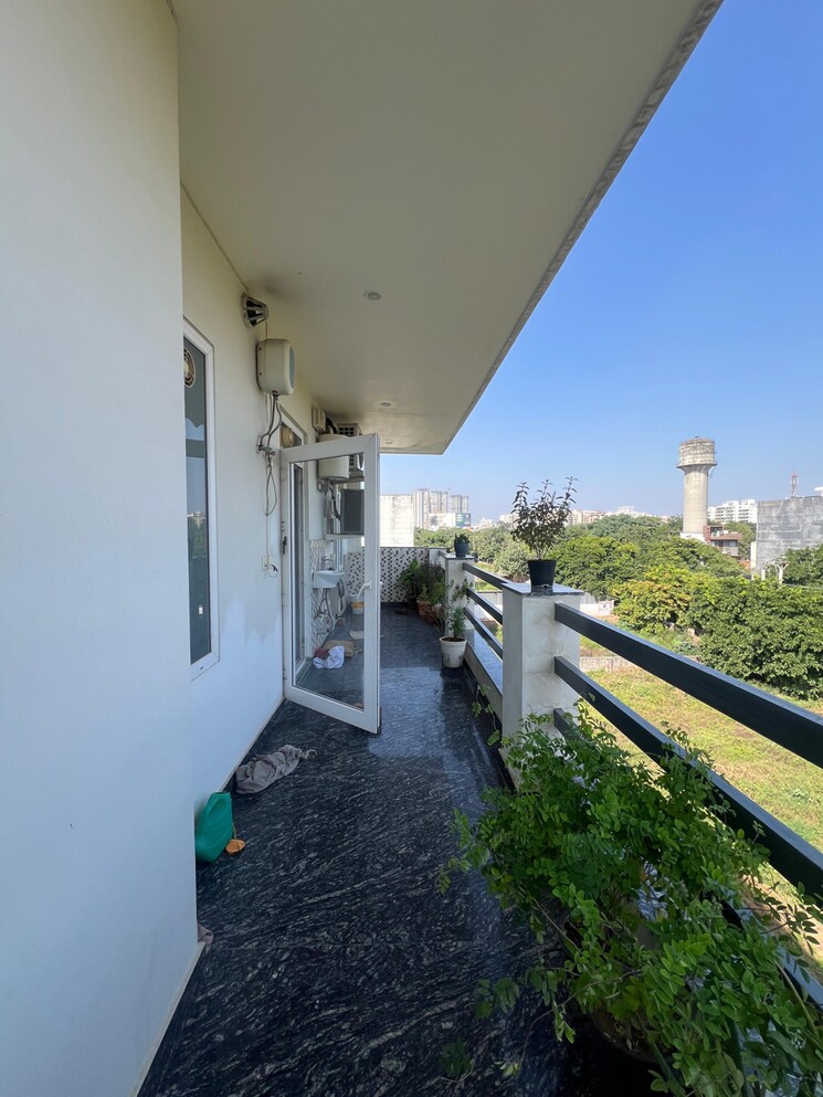 Balcony, kendriya-vihar 4 Bedroom 500 Sq.Yd. Builder Floor In Sector 56 Gurgaon 9782495