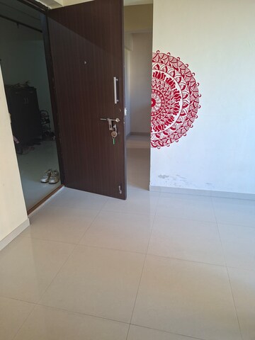 Furnished Amenities in 1 BHK Apartment at Raunak Bliss B1, Ghodbunder Road – for Rent