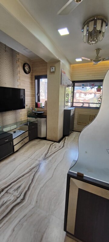 Living Room in 2 BHK Apartment at Adinath Building, Masjid Bunder – for Sale