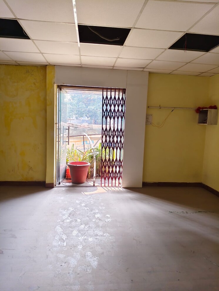 Room, sector 63 Commercial Office Space 3000 Sq.Ft. In Sector 63 Noida 9784171