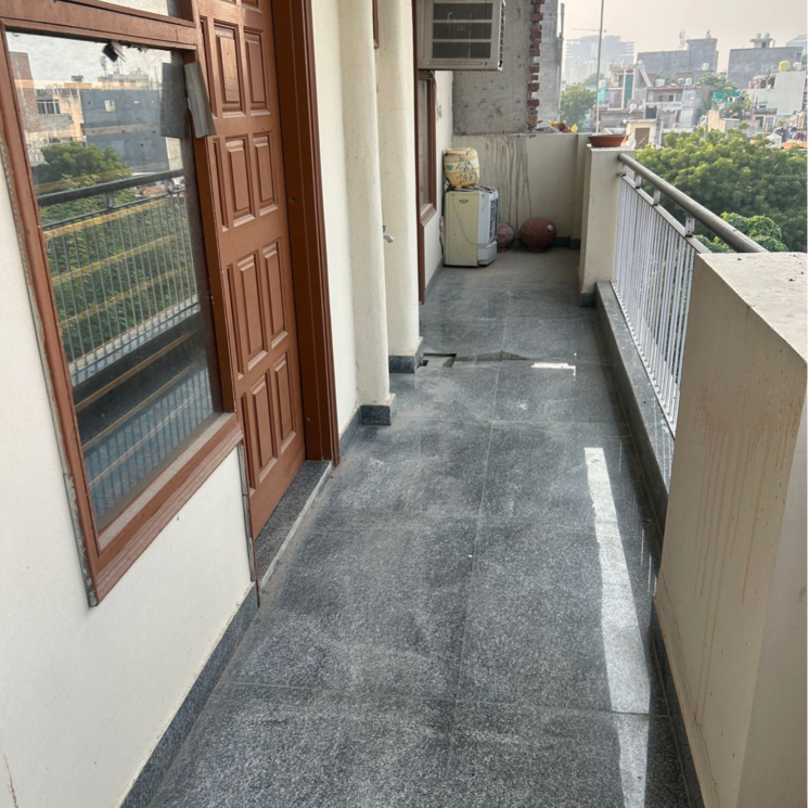 Balcony, unitech-cyber-park 3 Bedroom 180 Sq.Yd. Builder Floor In Durga Colony Gurgaon 9784203