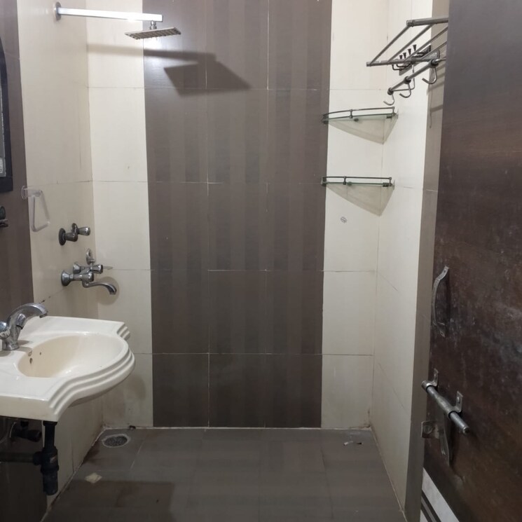 Bathroom, sector 19 dwarka 3 Bedroom 1400 Sq.Ft. Apartment In Sector 19 Dwarka Delhi 9784200