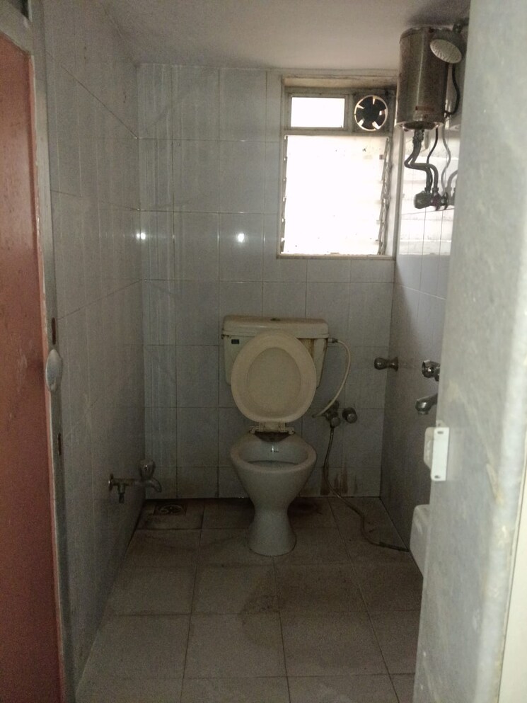 Bathroom, kanti park 2 Bedroom 750 Sq.Ft. Apartment In Kanti Park Mumbai 9784173