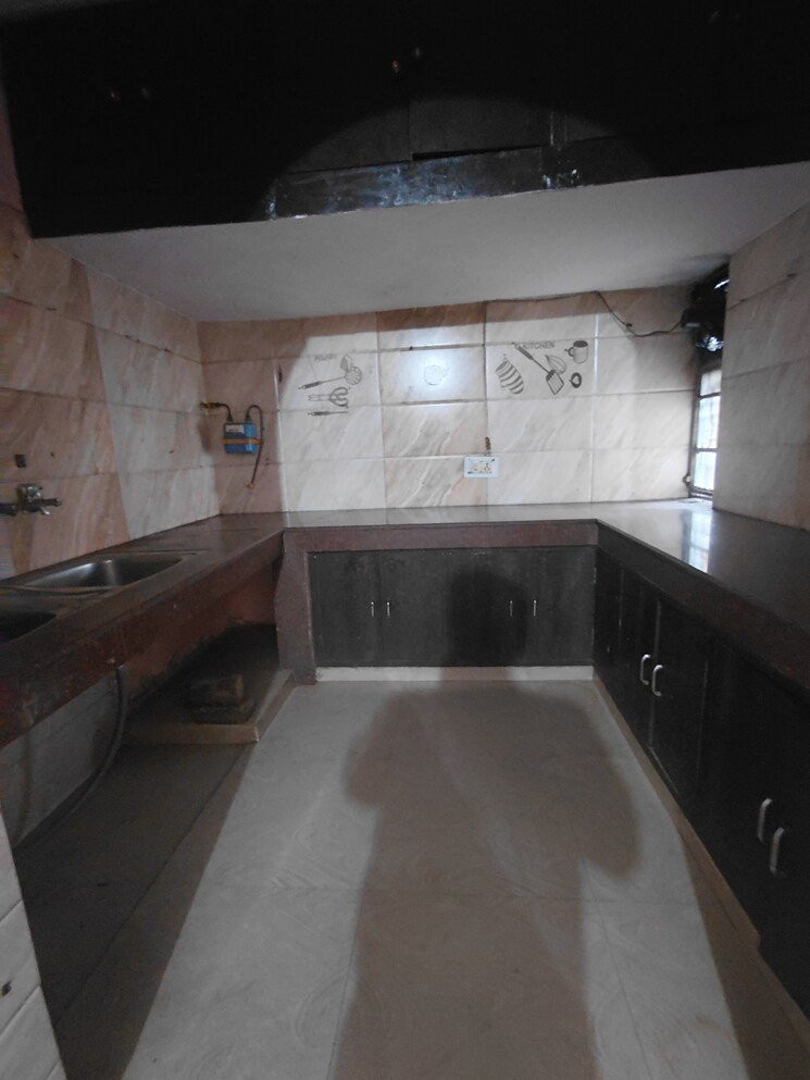 Kitchen, janakpuri 3.5 Bedroom 1100 Sq.Ft. Apartment In Janakpuri Delhi 9784272