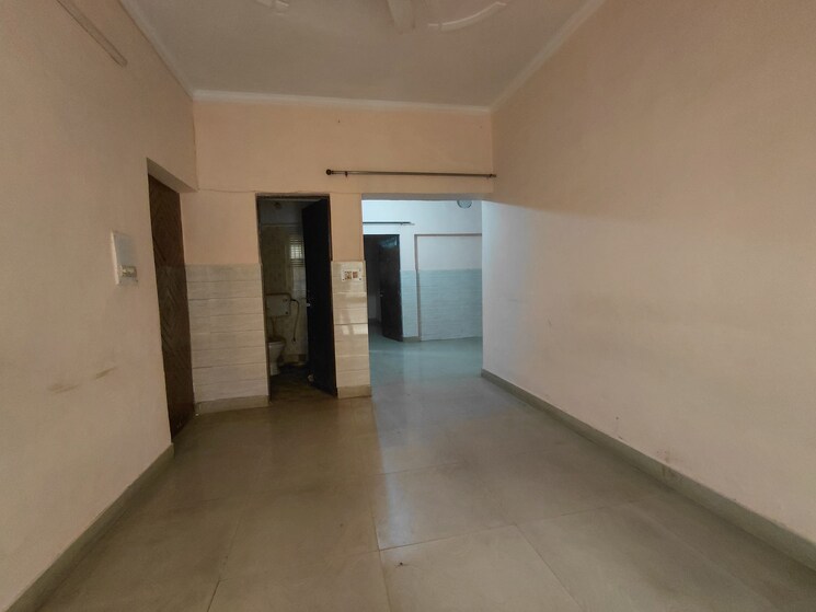 Room, janakpuri 3.5 Bedroom 1100 Sq.Ft. Apartment In Janakpuri Delhi 9784272