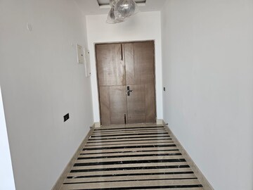 Room in 4 BHK Apartment at ABA County 107, Sector 107 – for Rent