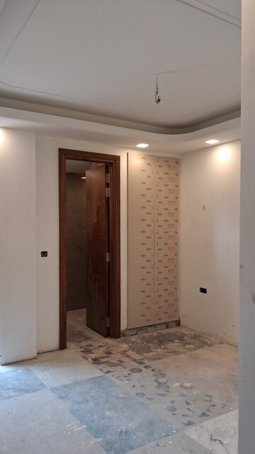 Furnished Amenities in 3 BHK Builder Floor at BPTP District 3, Sector 85 – for Sale