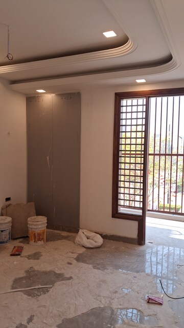 Kitchen in 3 BHK Builder Floor at BPTP District 3, Sector 85 – for Sale