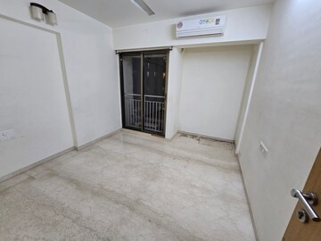 Room in 2 BHK Apartment at Pratham ARC Aura, Andheri West – for Rent