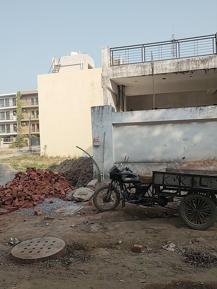 Exterior View, gaur-yamuna-city-2nd-park-view 3 Bedroom 1375 Sq.Ft. Villa In Gaur Yamuna City Greater Noida 9785185