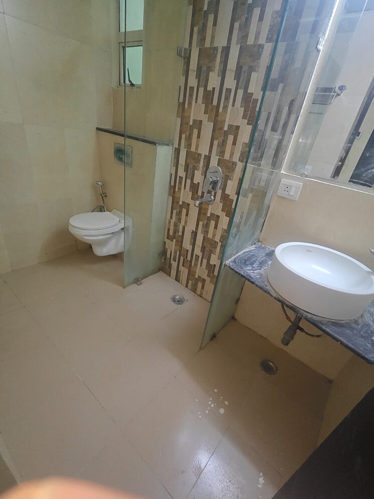 Bathroom, gaur-saundaryam-high-street 3.5 Bedroom 1992 Sq.Ft. Apartment In Tech Zone 4 Greater Noida Greater Noida 9785524