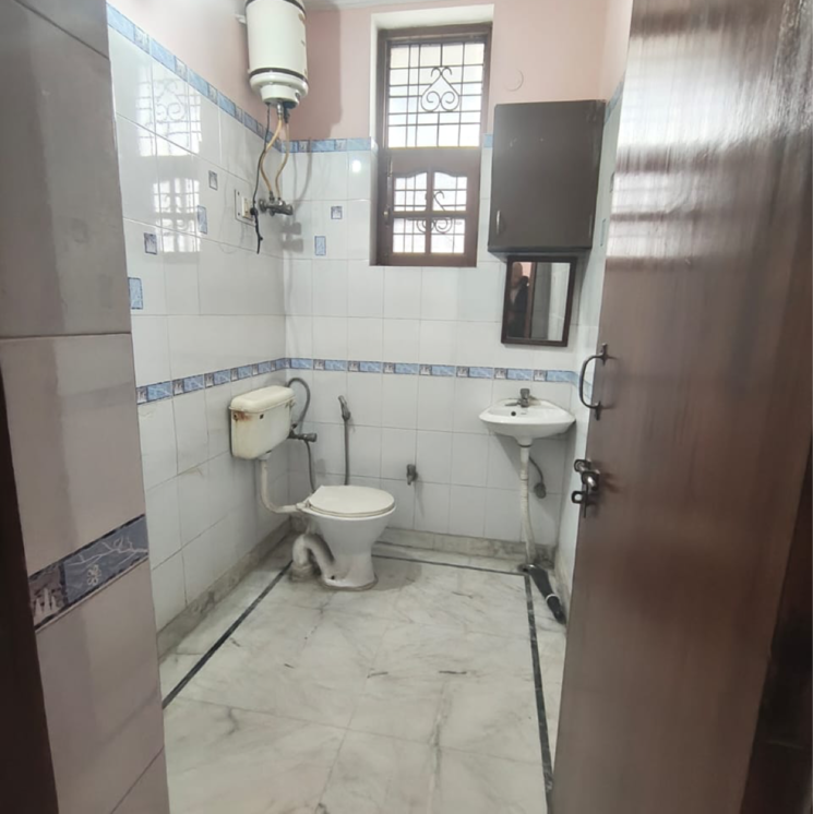 Bathroom, unitech-cyber-park 2 Bedroom 161 Sq.Yd. Builder Floor In Durga Colony Gurgaon 9785439